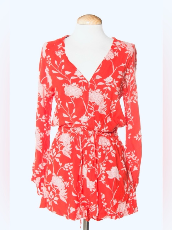 H&M Dresses & Skirts - ✨ Fresh & Floral: H&M Long Sleeve Romper ✨ NWT ✨ Size 2